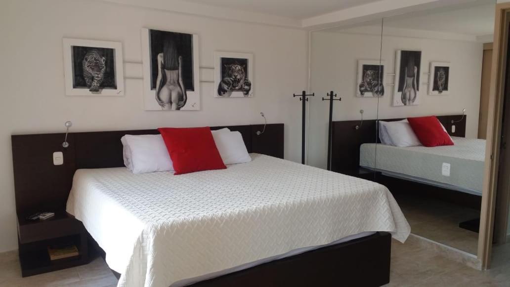Apartasuites Av Medellín Esterno foto